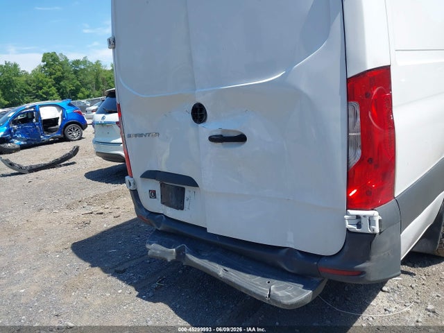 Mercedes-Benz Sprinter 2500 High Roof 4-cyl Gas