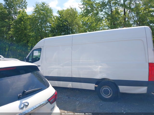Mercedes-Benz Sprinter 2500 High Roof 4-cyl Gas