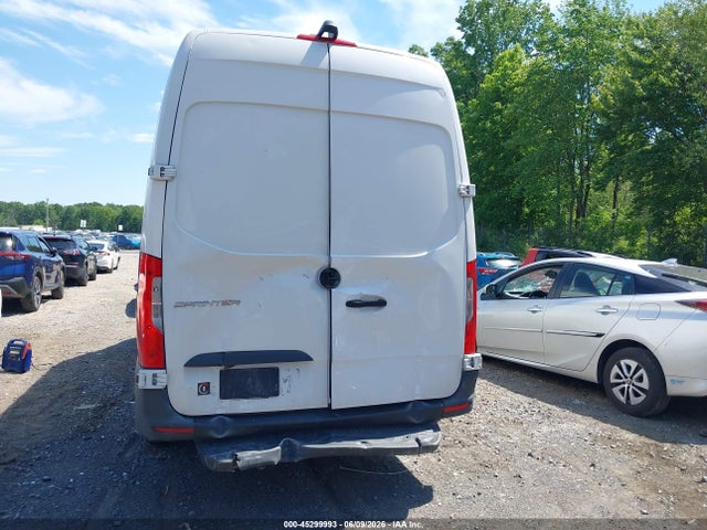 Mercedes-Benz Sprinter 2500 High Roof 4-cyl Gas