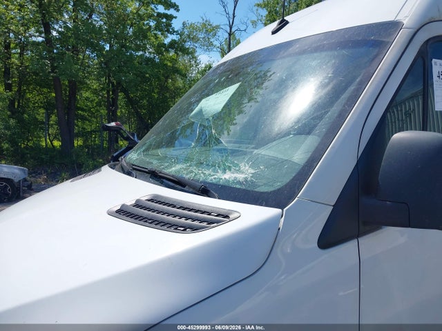 Mercedes-Benz Sprinter 2500 High Roof 4-cyl Gas