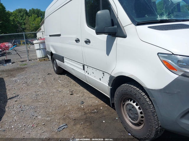Mercedes-Benz Sprinter 2500 High Roof 4-cyl Gas