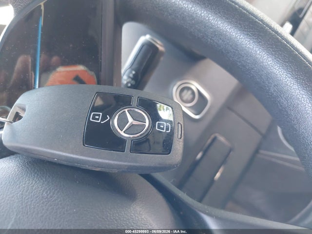 Mercedes-Benz Sprinter 2500 High Roof 4-cyl Gas