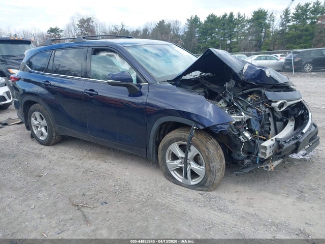 Salvage Toyota Highlander Image