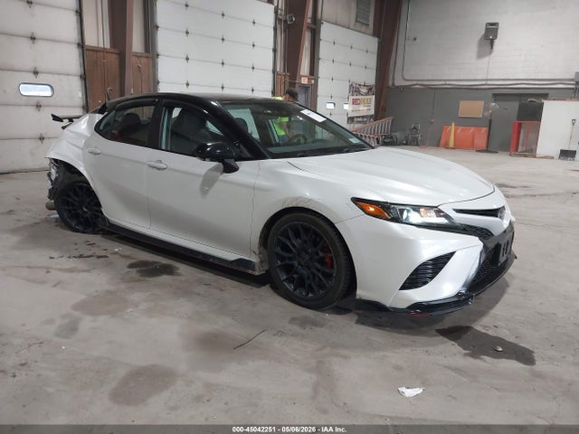 Salvage Toyota Camry Image
