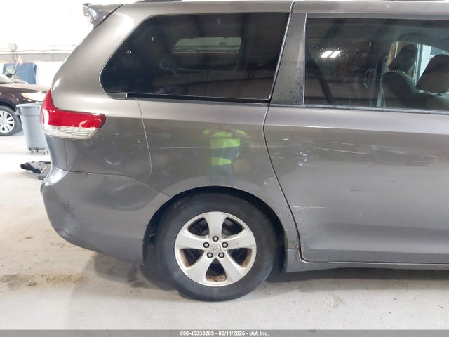 Toyota Sienna Le V6