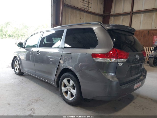 Toyota Sienna Le V6