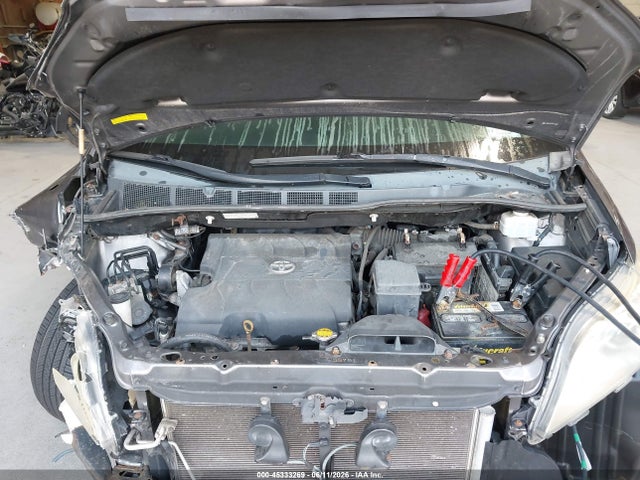 Toyota Sienna Le V6