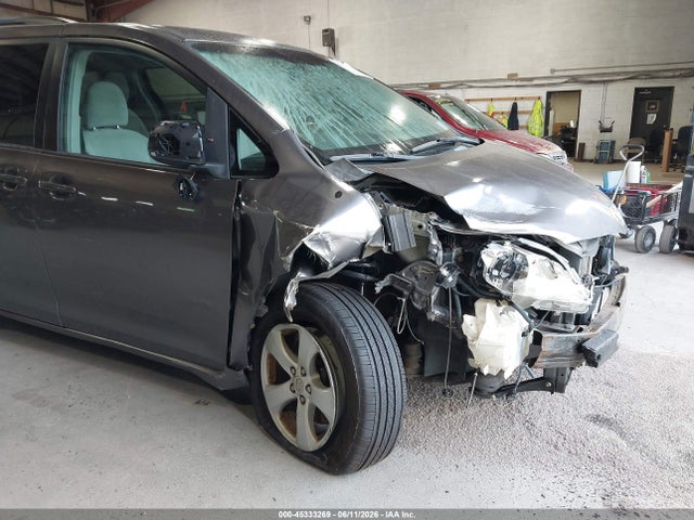 Toyota Sienna Le V6