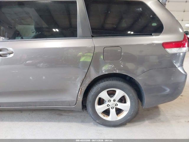 Toyota Sienna Le V6
