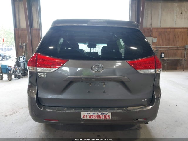 Toyota Sienna Le V6