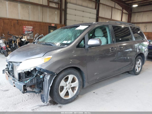 Toyota Sienna Le V6