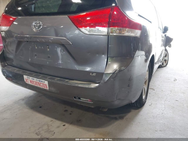 Toyota Sienna Le V6
