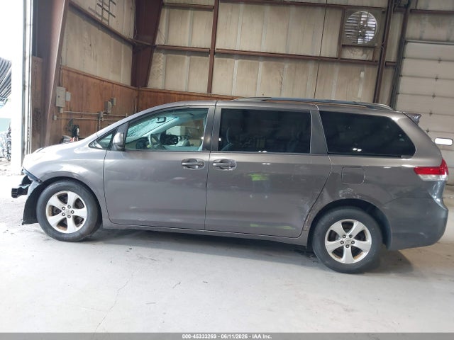 Toyota Sienna Le V6