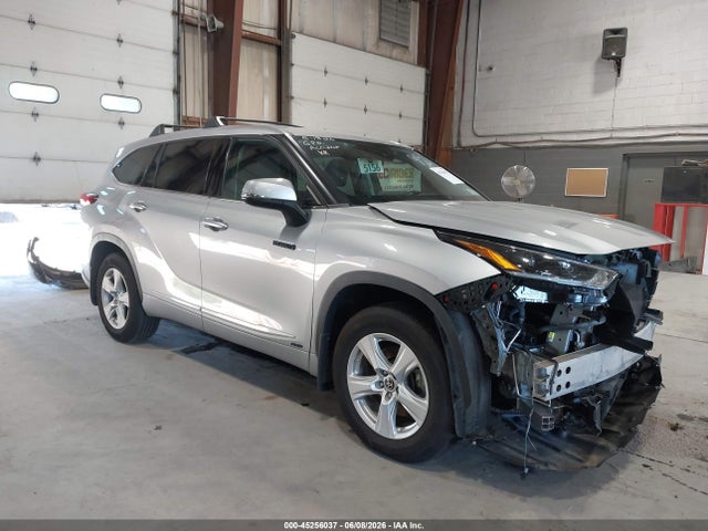 Salvage Toyota Highlander Image