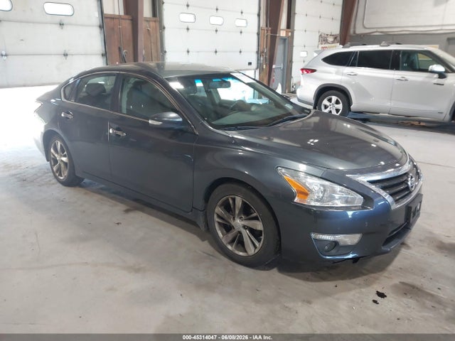 Salvage Nissan Altima Image