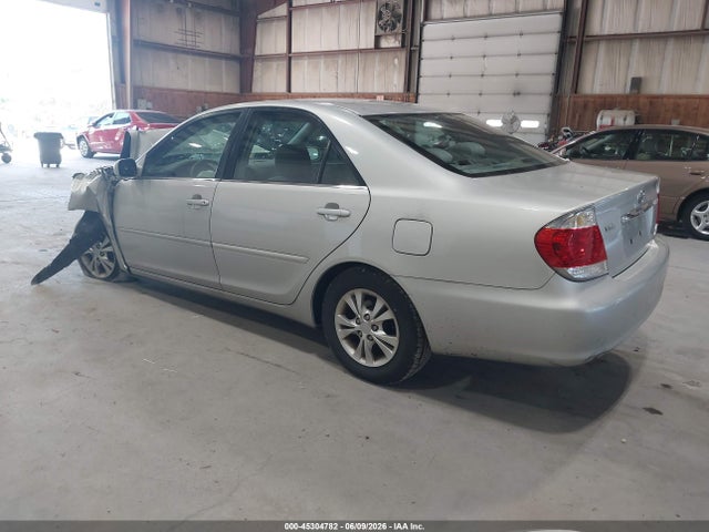 Toyota Camry Le V6