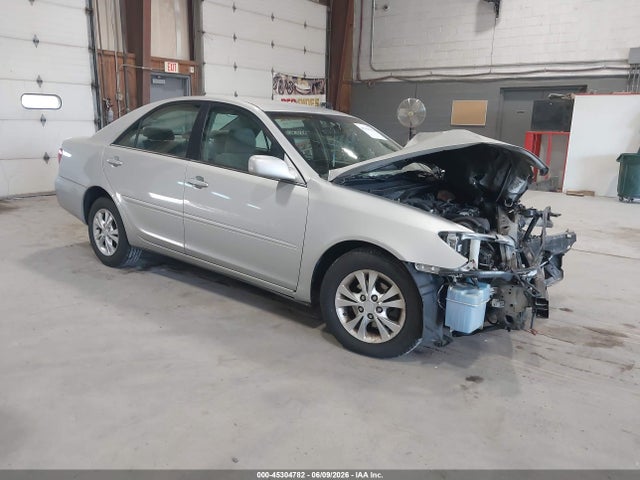 Salvage Toyota Camry Image