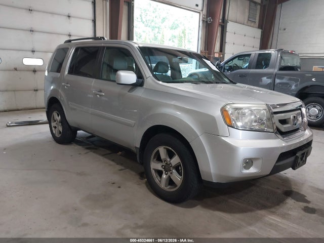 Salvage Honda Pilot Image