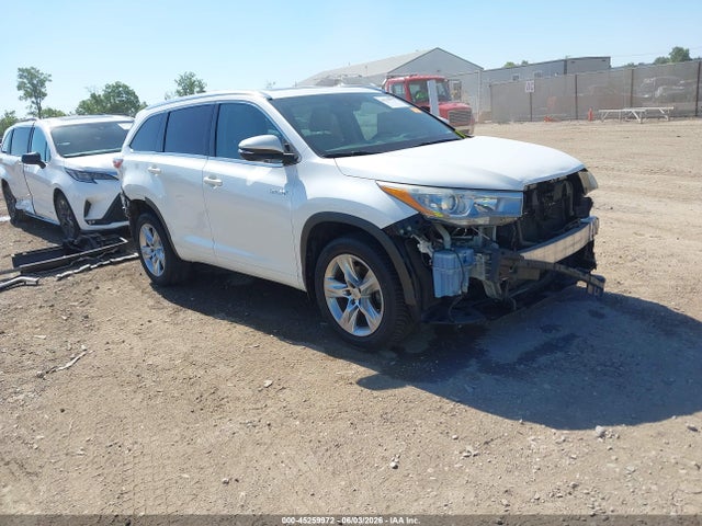 Salvage Toyota Highlander Image