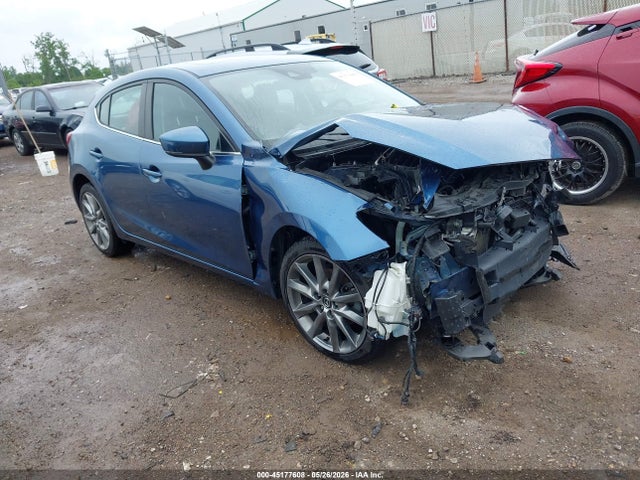 Salvage Mazda Mazda3 Image