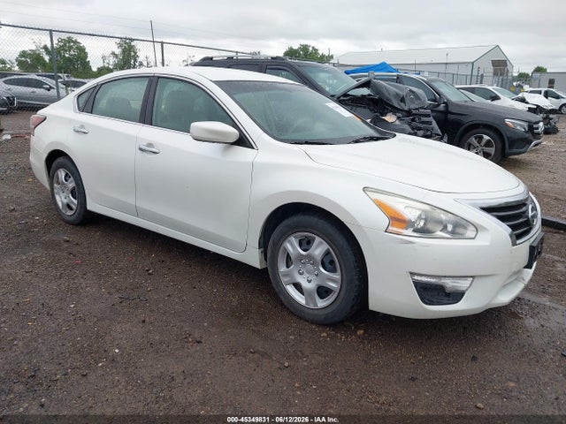 Salvage Nissan Altima Image