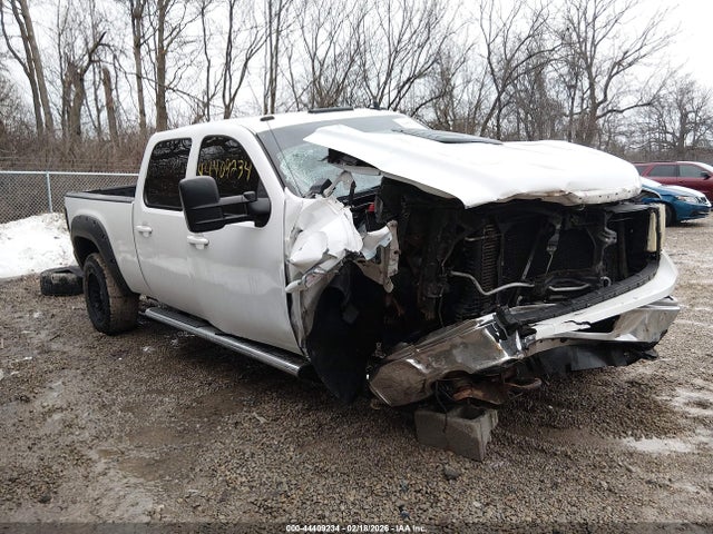 Salvage GMC Sierra 2500 Image