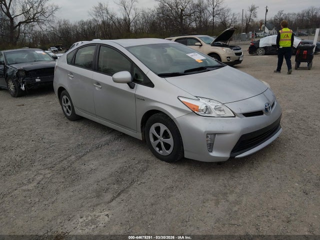 Salvage Toyota Prius Image
