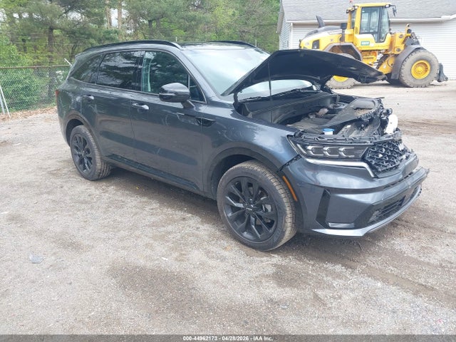 Salvage Kia Sorento Image