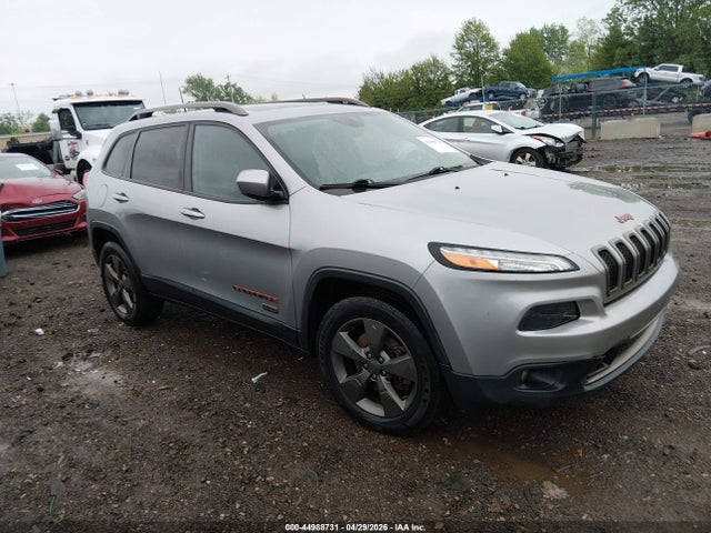 Salvage Jeep Cherokee Image
