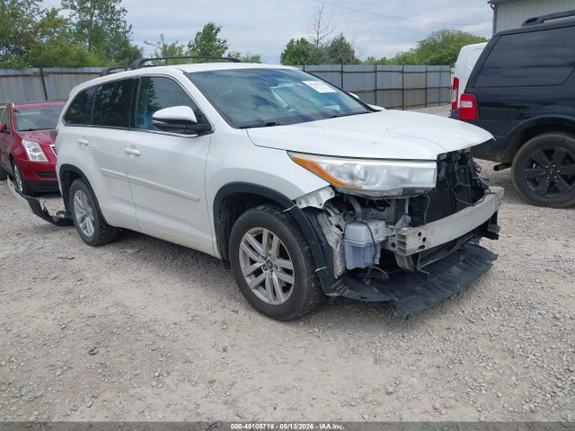 Salvage Toyota Highlander Image