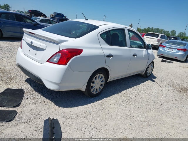 Nissan Versa 1.6 S+