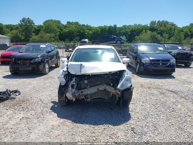 Nissan Versa 1.6 S+