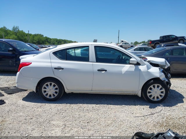 Nissan Versa 1.6 S+