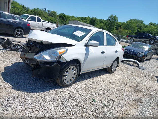 Nissan Versa 1.6 S+