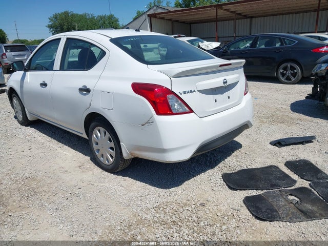 Nissan Versa 1.6 S+