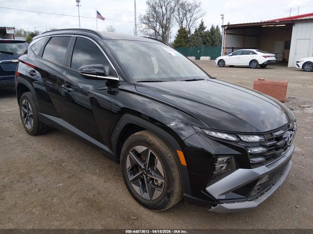 Salvage Hyundai TUCSON Image