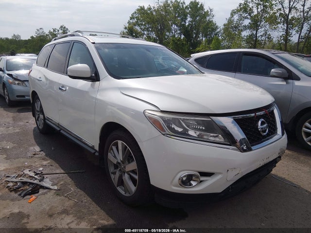 Salvage Nissan Pathfinder Image
