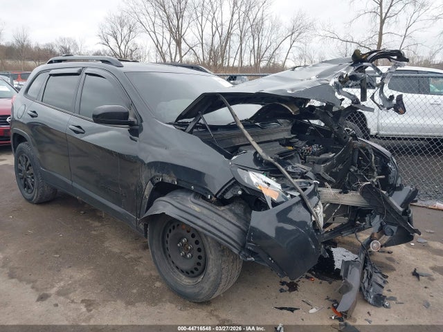 Salvage Jeep Cherokee Image