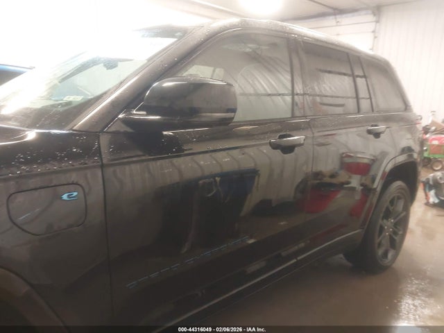 Jeep Grand Cherokee Anniversary Edition