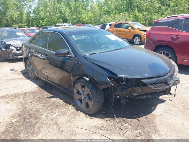 Salvage Toyota Camry Image