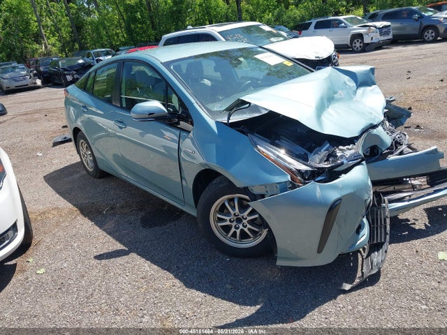 Salvage Toyota Prius Image