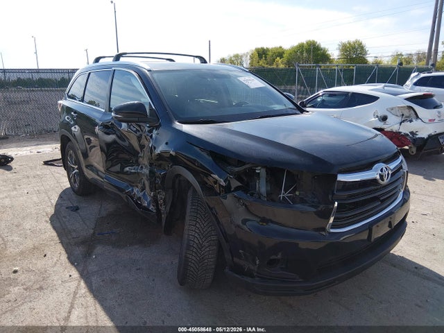Salvage Toyota Highlander Image