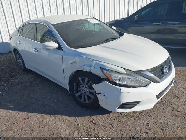 Salvage Nissan Altima Image