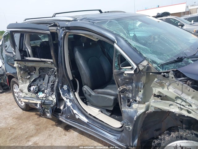 Chrysler Pacifica Touring L