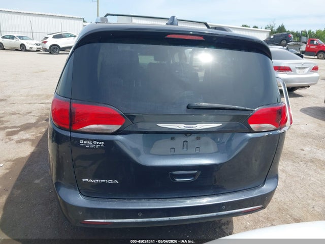 Chrysler Pacifica Touring L