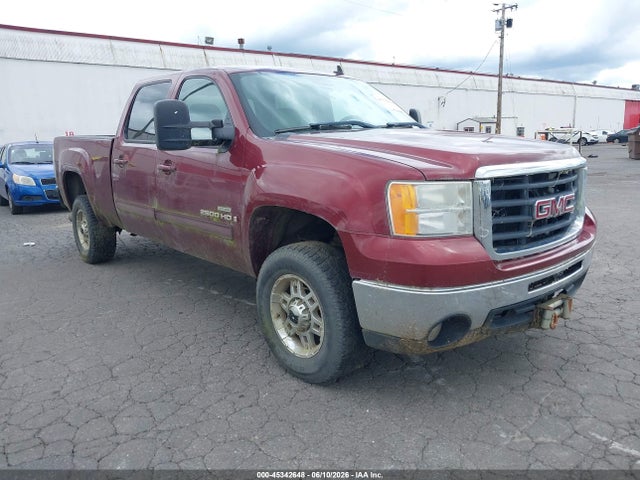 Salvage GMC Sierra 2500 Image