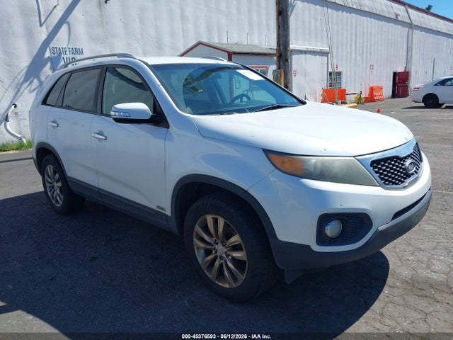 Salvage Kia Sorento Image