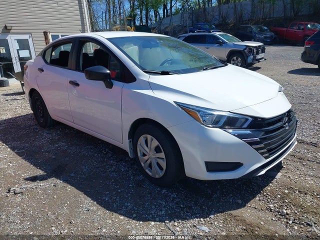 Salvage Nissan Versa Image