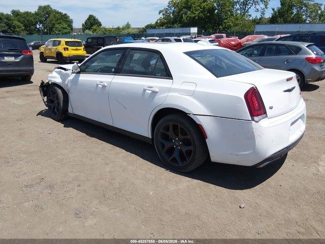 Chrysler 300 S
