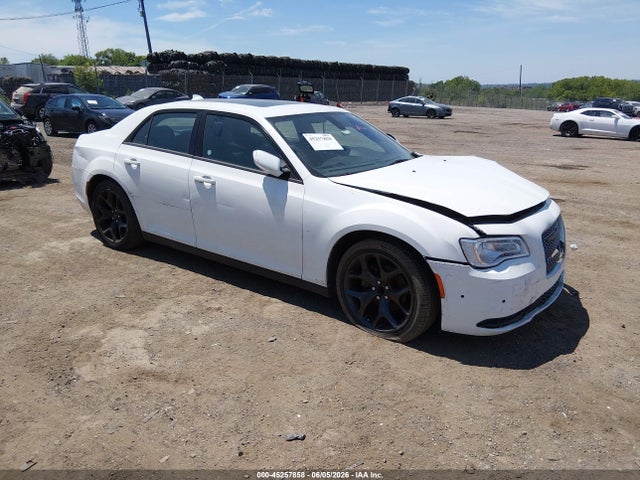 Salvage Chrysler 300 Image